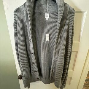 Men’s grey GAP sweater